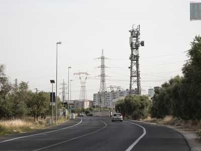 ...che convivono con i tralicci dell�alta tensione e la paura dell�elettrosmog
