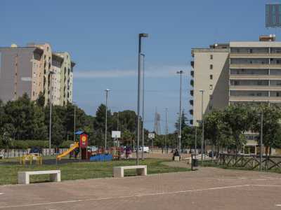 Fiancheggiamo cos� la parte nuova del quartiere, formata pi� che altro da alti palazzoni di edilizia popolare nati negli anni 80...