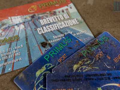 ...con vecchie iscrizioni, fatture e tessere soci