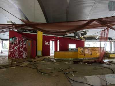 ...e possiamo raggiungere attraverso un passaggio il bar-ristorante "Mediterraneo Caf�"...