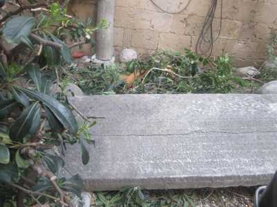 Castello Svevo, i tesori abbandonati nel giardino