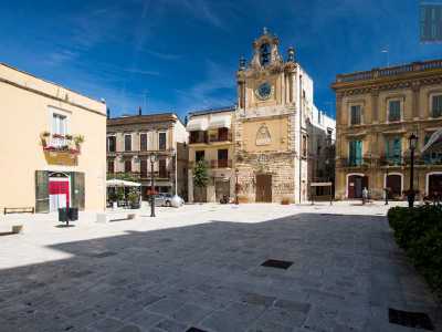 ...per andare poi ad ammirare da vicino la Torre dell�Orologio: una struttura realizzata nel 1559 per fungere da palazzo del sedile