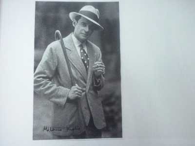 Una cartolina postale con il ritratto fotografico dello scrittore Niccol� de Bellis realizzata a Milano nel 1929