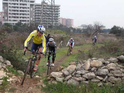 Biker in azione nel parco in una gara del 2010