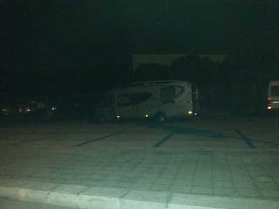 I rom nel parcheggio dello Stadio della Vittoria: il loro camper e furgone