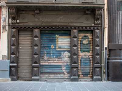 Chi invece ha chiuso definitivamente nell�aprile di quest�anno � la gioielleria Trizio Caiati, che aveva da 50 anni un suo punto vendita in via Sparano