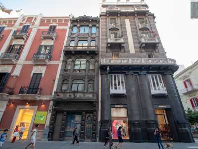 Negozio che si trovava accanto a uno degli edifici pi� prestigiosi dell�arteria: Palazzo Giannelli, dal colore grigio scuro, realizzato nel 1929 dal celebre architetto Saverio Dioguardi assieme all�ingegnere Ettore Patruno