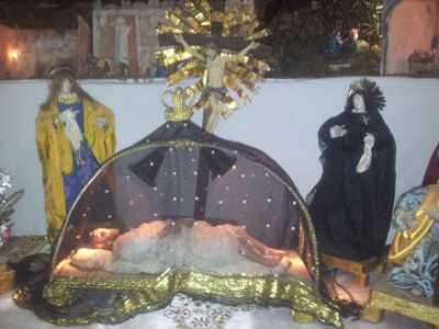Strada del Carmine: particolare della morte di Gesu' con la Maddalena e l'Addolorata