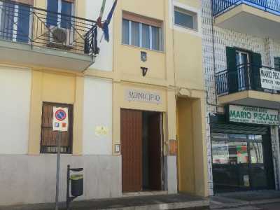 Il municipio del paesino