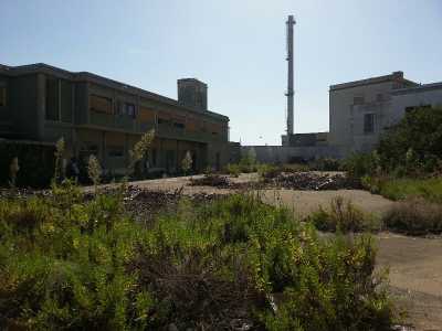 Panoramica del complesso industriale fatiscente formato dall'ex Sapio e dall'ex Sanson