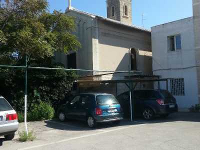 La chiesa vista dal parcheggio del Trampolino II