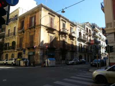 L'antico edificio ad angolo fra via Sagarriga Visconti e via Dante, un tempo sede di un bordello