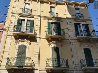 I pi� lo chiamano  �Palazzo Rava�, dal nome  del suo ultimo proprietario: un ricco radiologo di origini piemontesi