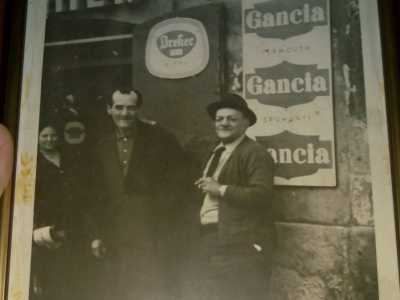 Concludiamo il nostro giro con la pizzeria "Dregher", ubicata all�ingresso del centro storico, tra via Corridoni e piazza Chiurlia. Nacque nel 1958 come circolo ricreativo e rivendita di ghiaccio su iniziativa di Andrea Signorile