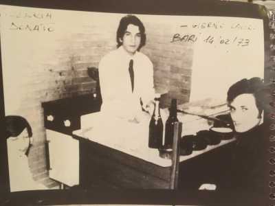 �Quando abbiamo aperto - rammenta Donato - avevo appena 20 anni. Lavoravamo tutti in una piccola stanza e vendevamo solo panzerotti e pizze poco elaborate, tutte d'asporto�