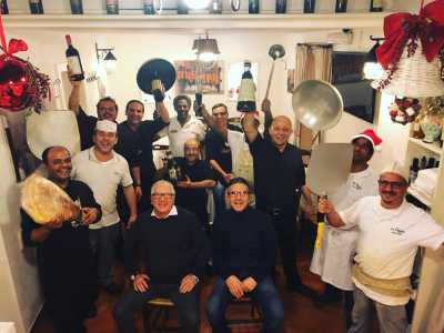 Mentre allievo di Botta fu il 51enne Enzo Carella, attivo in un altro storico esercizio: la pizzeria Da Donato, fondata nel 1973 da Donato Monno in via Lattanzio, nel quartiere San Pasquale
