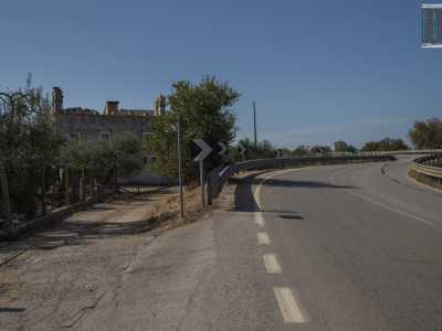 Ci rimettiamo in marcia sulla Giovinazzo-Terlizzi e dopo un paio di chilometri incontriamo sulla sinistra la Torre don Ciccio