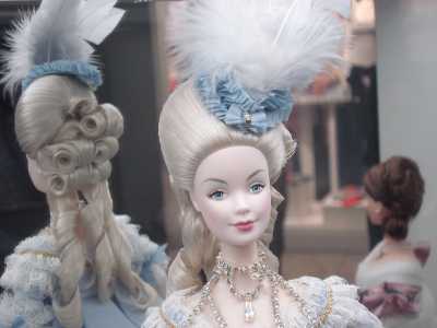 Dettaglio del viso di Barbie Maria Antonietta: ne esistono solo 4800 pezzi nel mondo