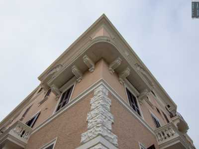 La pianta dell�edificio ha infatti una forma irregolare: un marchio di fabbrica dell�Istituto, presente in modo invariato anche in altre citt�
