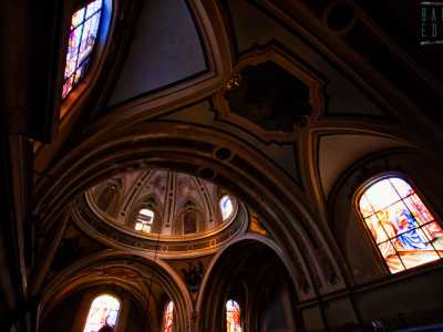 Da qui si pu� avere un inedita visuale dall�alto di San Domenico, con i suoi marmi policromi, il soffitto a botte e la cupola affrescata. Un angolo di grande bellezza nascosto nell�immenso, labirintico e poco conosciuto Palazzo del Governo di Bari