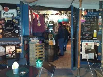 La Bitta, situata dal 2001 in via Re Manfredi, nel centro storico. L�interno � tutto a tema marinaro, con una barca rovesciata attaccata al soffitto