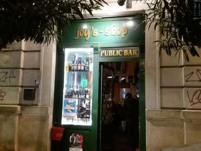 Il Joy�s: si trova dal 1996 in corso Sonnino, di fronte alla chiesa di San Giuseppe. Sorto al posto del modaiolo <b>Noi e Voi</b>, divenne 23 anni fa il primo irish pub di Bari