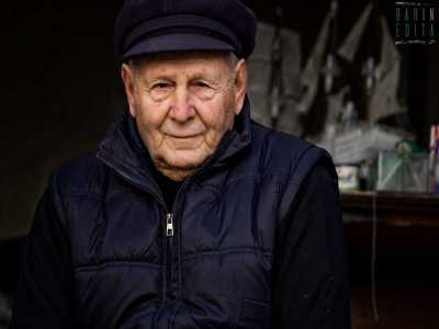 Meuccio dal 1974, ogni giorno, viene qui a fabbricare i suoi gioielli...