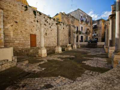 Il laboratorio di modellini nella chiesa millenaria