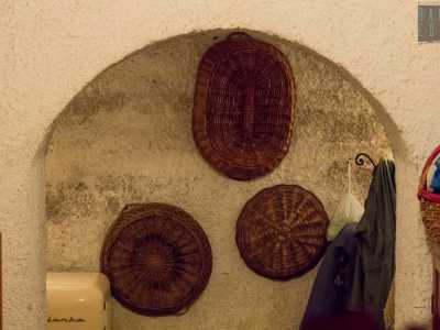 ...dove sono conservati cestelli di vimini utilizzati dalla servit� della famiglia Marstaller