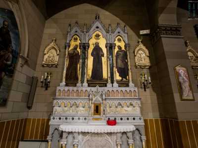 ...il secondo San Francesco d�Assisi e di fianco Santa Elisabetta d�Ungheria e San Ludovico di Tolosa