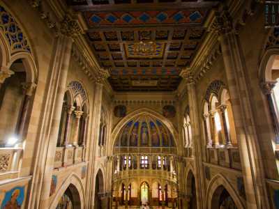 ...e la vista globale della chiesa con la cupola affrescata, i dipinti colorati e il trionfo di linee sinuose ci toglie il respiro
