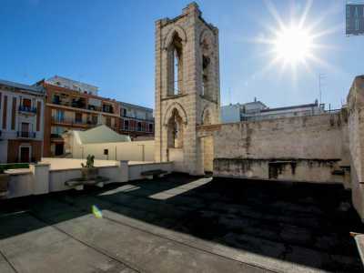 Ma non � finita qui. Riscendendo accediamo nuovamente alla sagrestia l� dove una porta d� accesso all�ennesima scala. La percorriamo per raggiungere il terrazzo, dove si staglia il campanile nascosto...