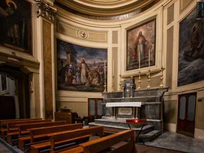 L'opera di Colonna contenuta cappella di sinistra � invece una raffigurazione del Sacro cuore ed � posta vicino all'entrata della sacrestia