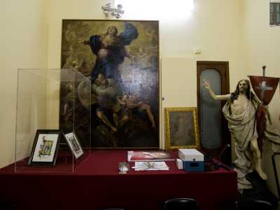 ...oltre a conservare un dipinto dell'Assunta realizzato da Nicola De Filippis nel 1760, fu sede di votazione del plebiscito per l'Unit� d'Italia nel 1860