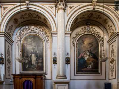 ...creando altrettanti vani che custodiscono opere pittoriche concepite tutte tra l�800 e il 900