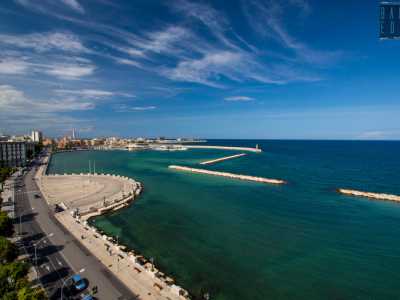 Oggi rappresenta l�unico cinque stelle della citt�, con 122 stanze che si affacciano sul mare (foto di Valentina Rosati)