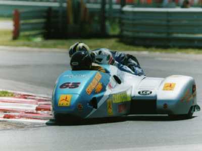 Il sidecar da corsa visto da un'altra prospettiva