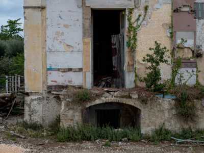 ...che riusciamo a intravedere attraverso degli archi situati sotto un ballatoio di pi� recente fattura