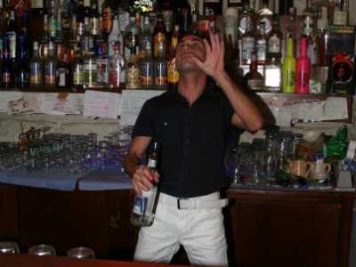 Alessandro Manzari, barman di Palese, vincitore di una gara mondiale di flairtending