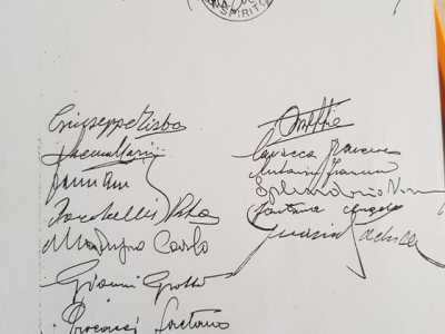 Il signor Michele Modugno, ex socio del circolo, ci mostra lo statuto del Circolo, datato 6 marzo 1948...
