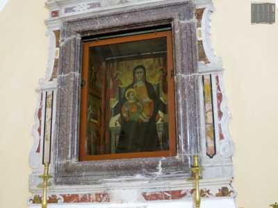 ...e il trittico della scuola di Giotto risalente al XIV secolo che fa riferimento all�ordine francescano dei pauperisti