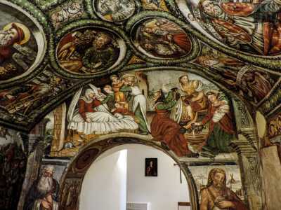 Spiccano le scene del parto di Sant�Anna circondata da serve...