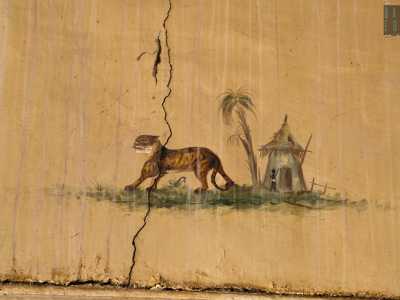 Ogni singolo ambiente, anche il pi� piccolo, � decorato con motivi diversi: scene di caccia, animali...