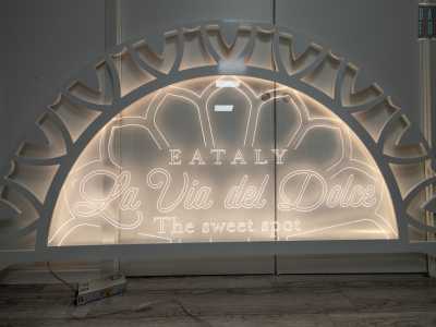 Luminarie che vengono create principalmente per le ricorrenze religiose, anche se con il tempo il loro utilizzo si � esteso ad altri tipi di manifestazioni. �A tal proposito stiamo predisponendo le illuminazioni per il nuovo punto Eataly che aprir� a gennaio a Londra�, sottolinea Domenico 