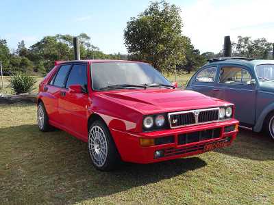 Fanno eccezione per� esemplari rari come la Lancia Delta HF Integrale, costruita tra il 1988 e il 1993 sul modello della macchina che gareggiava nei rally. Oggi arriva a costare diverse decine di migliaia di euro. (foto di FotoSleuth)