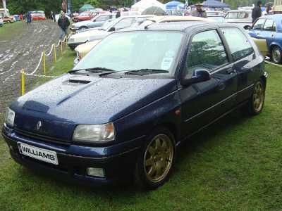 O anche costosa � la Clio Williams, prodotta in serie limitata tra il 1993 e il 1995 (foto di Kieran White)