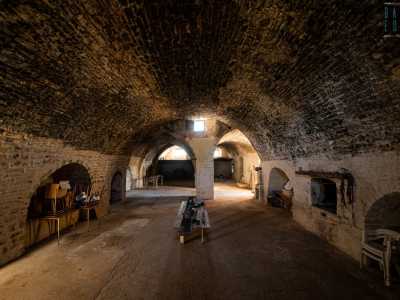 Possiamo quindi osservare meglio l�architettura del fabbricato, frutto di due edifici accorpati realizzati in periodi distinti