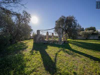 L�ultima tappa della nostra esplorazione � nel secondo appezzamento situato di fronte alla masseria, l� dove si trova un�ulteriore struttura realizzata con la tecnica del muretto a secco