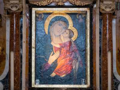 ...racchiude l�icona della Vergine portata ogni anno in processione