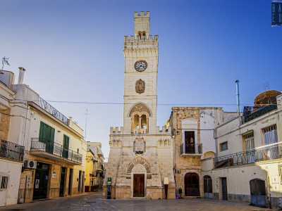 ...e la Torre dell�Orologio pubblico del 1925